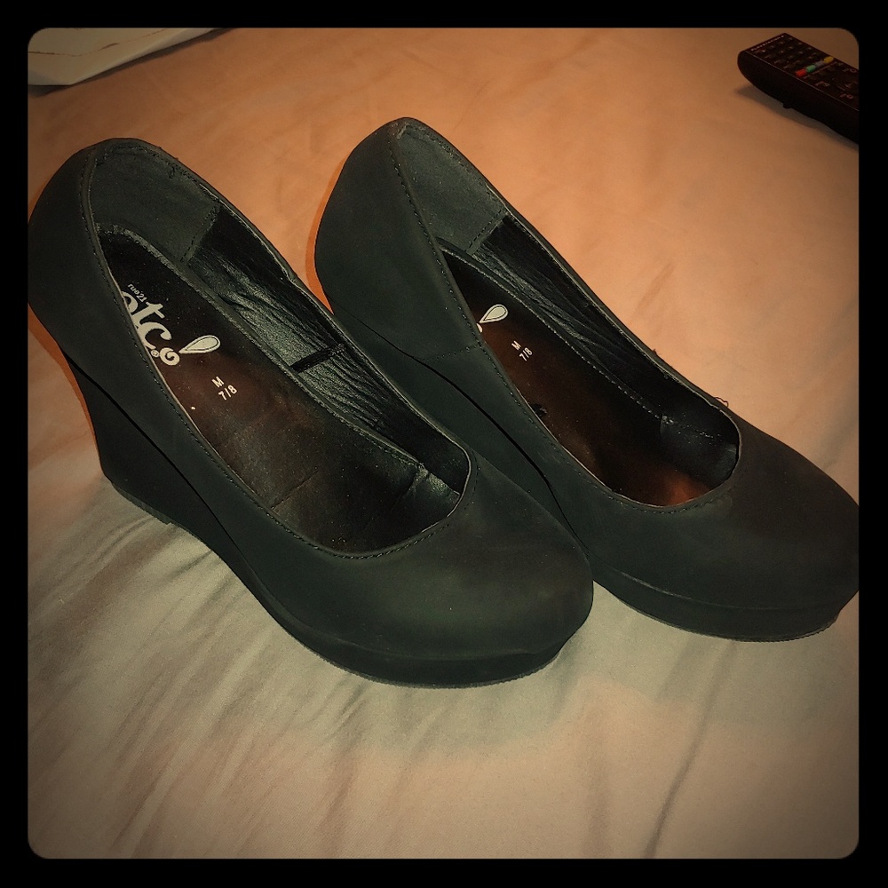 Never worn, size 7, black wedge